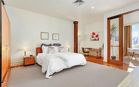 Spacious One Bedroom In The Heritage Hotel!